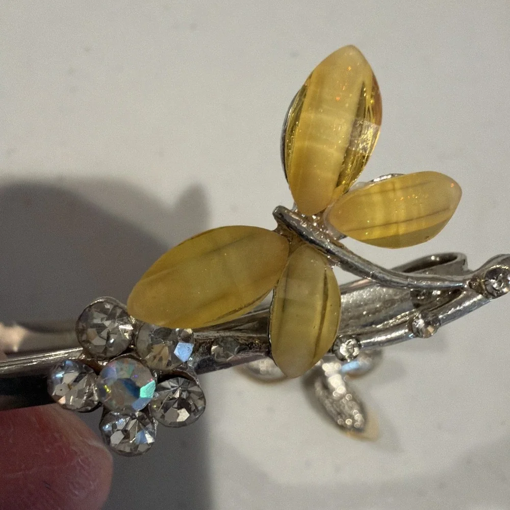 VTG 2 Hair Clips Women's Rhinestone Flower Butterfly Silvertone READ MORE‎